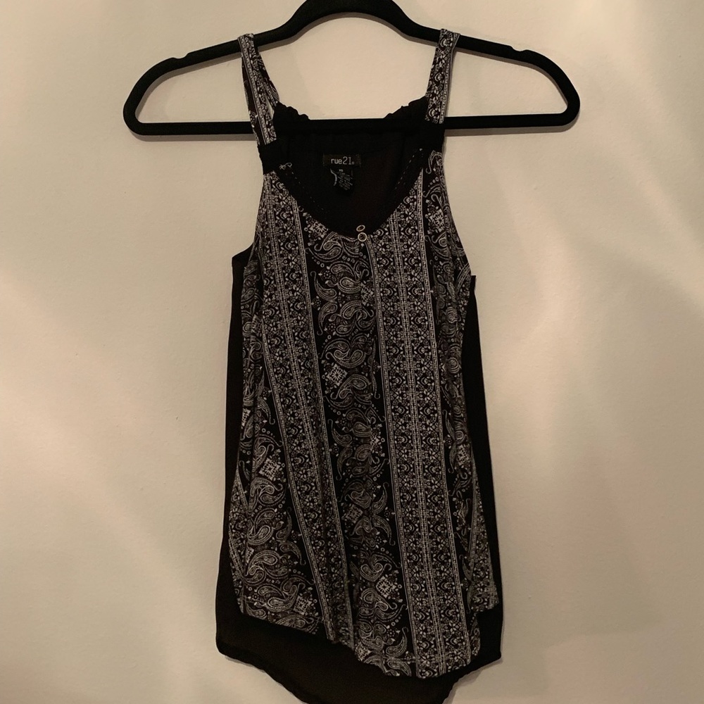 Rue21 Black & White Floral Tank